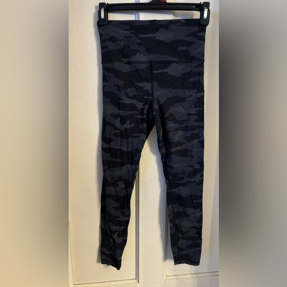 Athleta Women’s Black Camouflage Elation 7/8 Tight Leggings